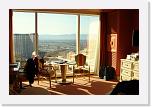 Las Vegas (10) * Aus dem 26. Stock hatten wir - dank der großen Fensterfront - einen atemberaubenden Blick * 2590 x 1726 * (1.64MB)